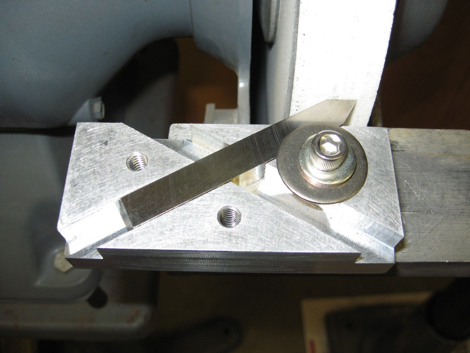 Lathe Tool Bit Grinding Jig, 60 Degree Grinding Jig for 3/8″ Thread Cutting Bits