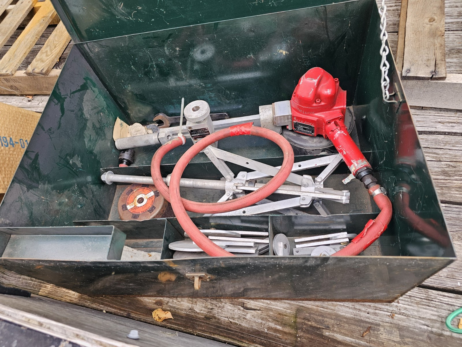 Bevel Grinder, Vertical Chicago Pneumatic CP3490-SABAVET W/Tooling 7 Case
