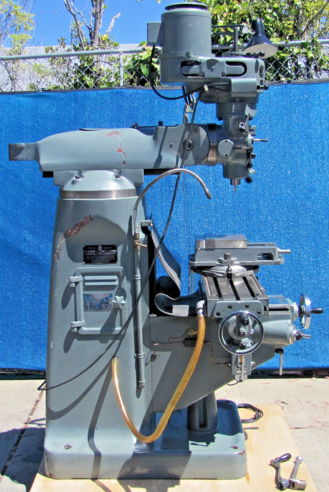 Maxmill 2HP Mill Drilling Milling Machine Power Table Auto Feed Coolant 6in Vise