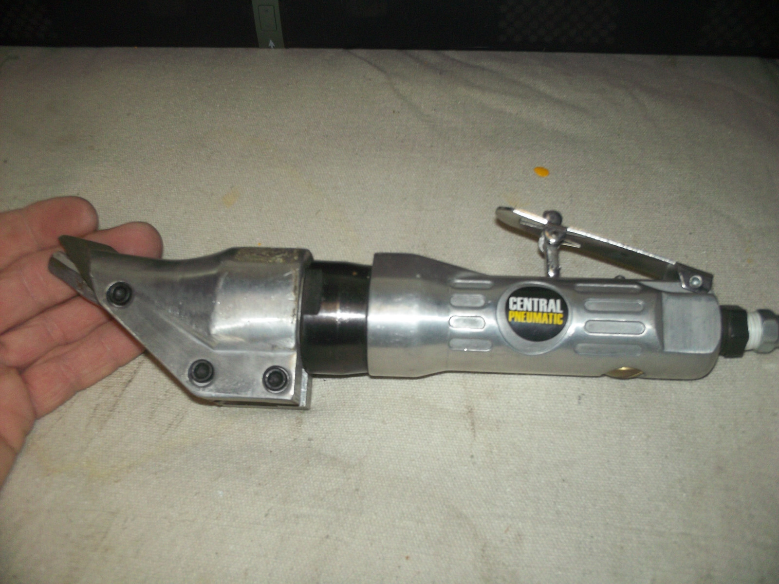 Central pneumatic inline air shears 90 psi max