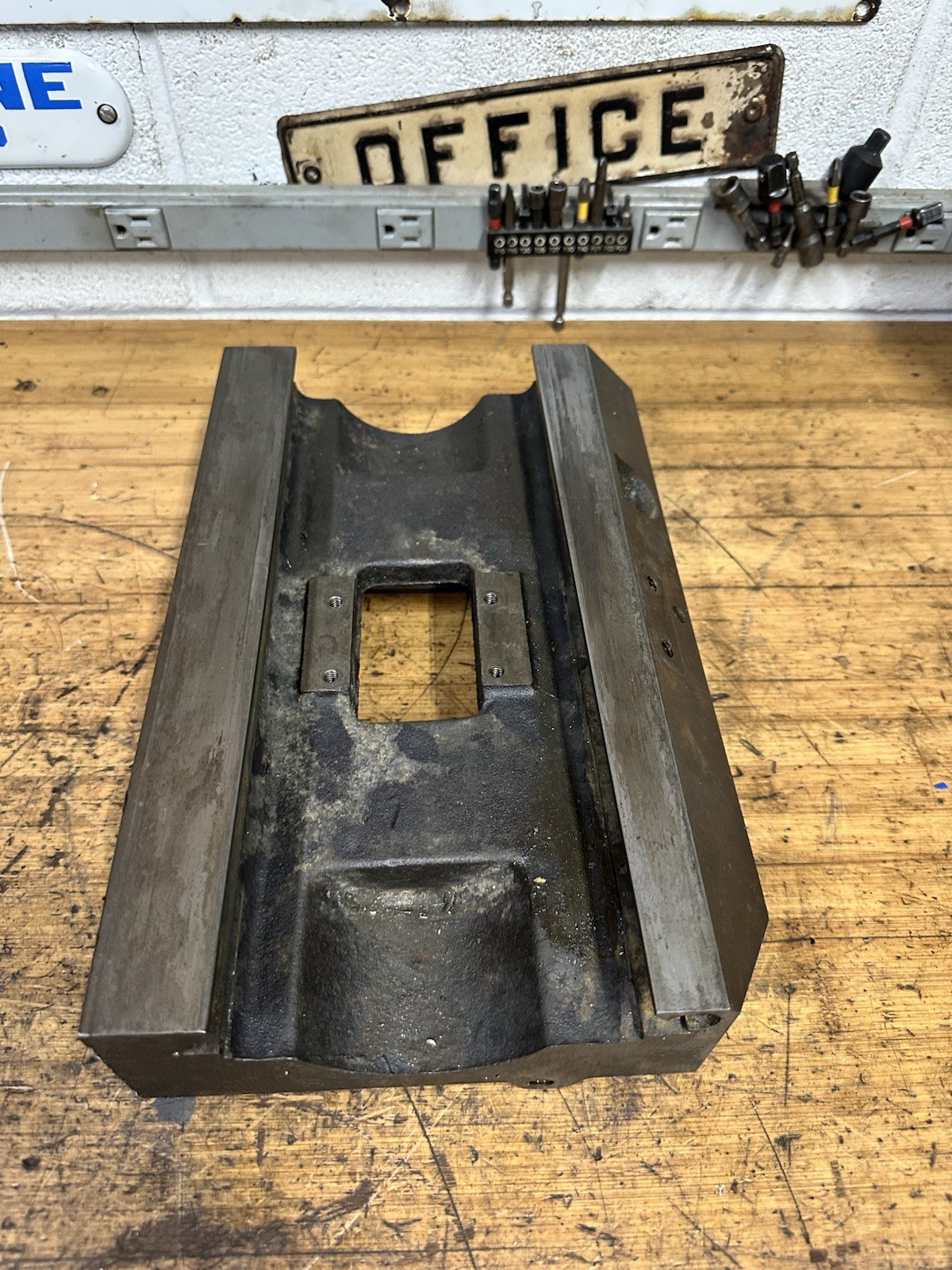 Rockwell 21-100 Milling Machine Cross Feed Casting