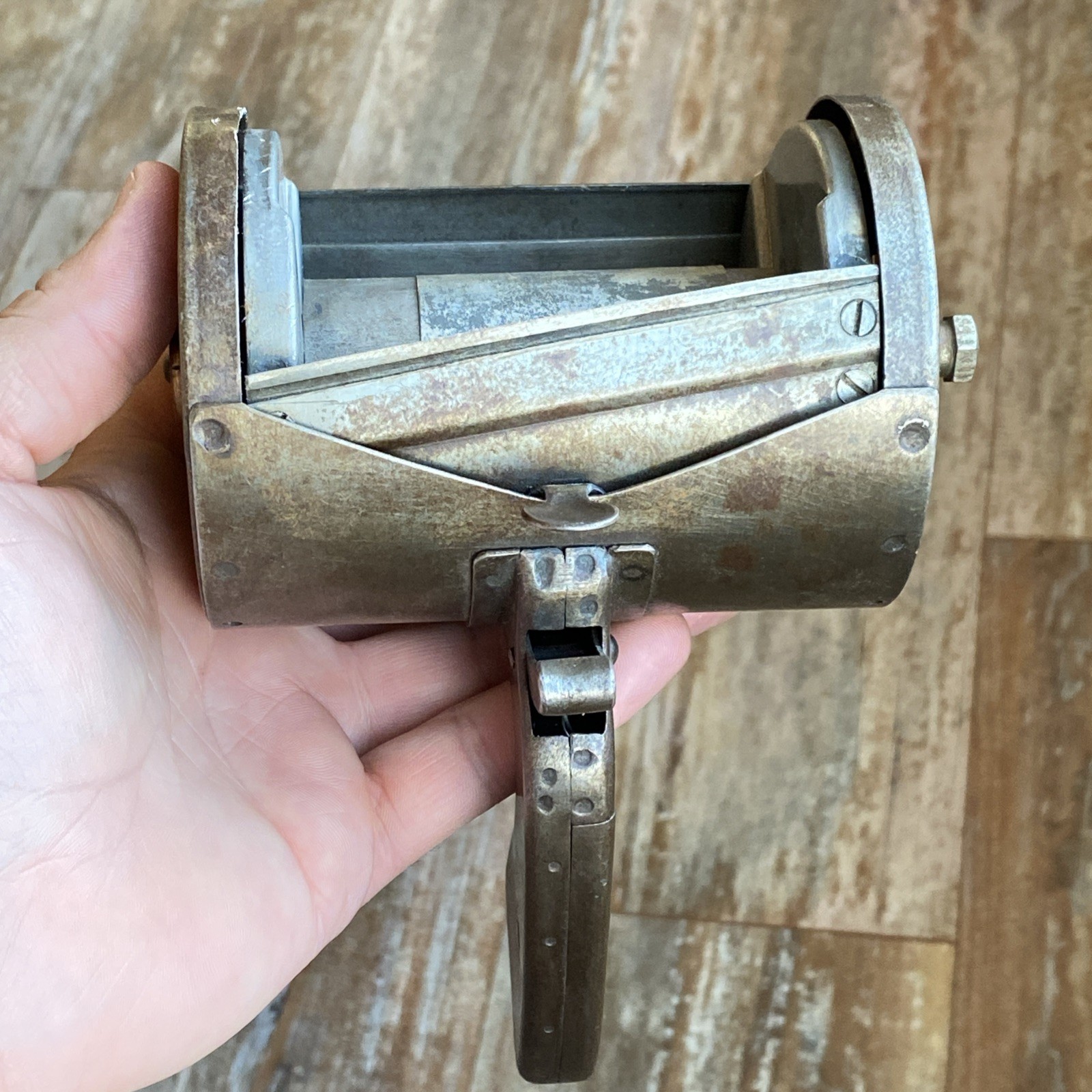 Vtg Hand Held Pistol Grip Thumb Close Tin Smith Roll Reel Feeder Dispenser