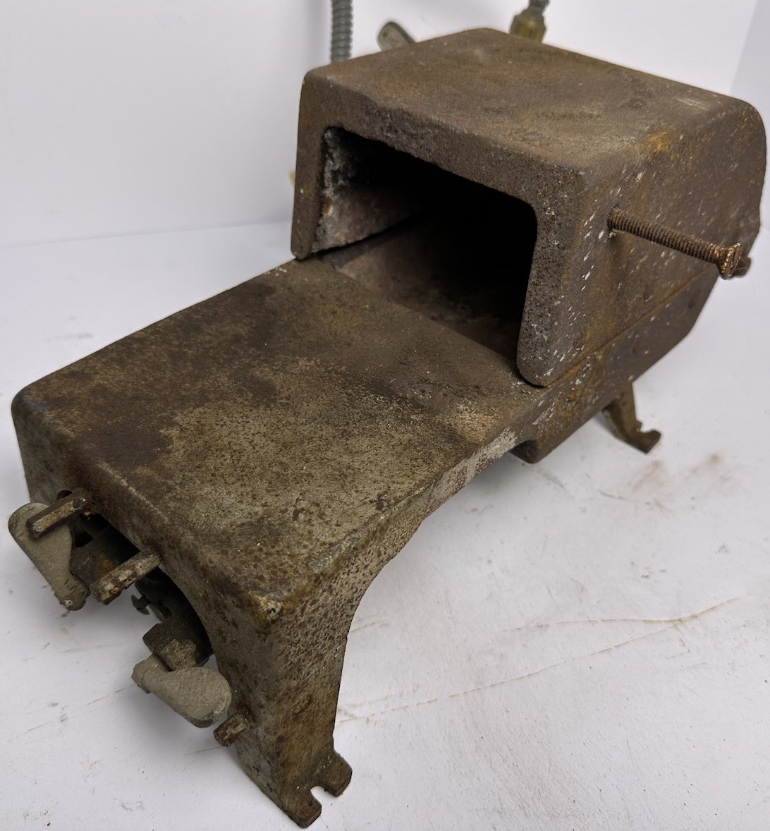 Vintage Johnson No 101 Bench Furnace Cast Iron Gas Forge Blacksmith 1930-1940s