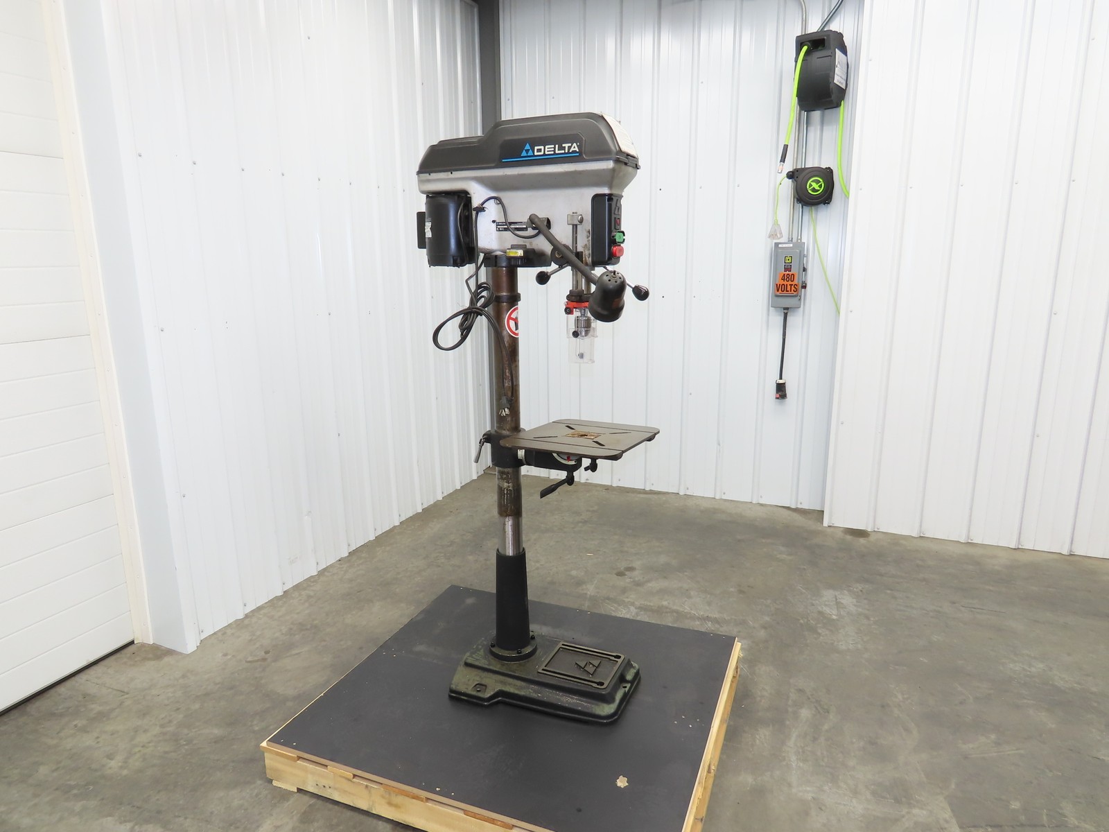 Delta 17-959L Laser Drill Press 17″ Single Phase 120V 3/4Hp 250-2720RPM
