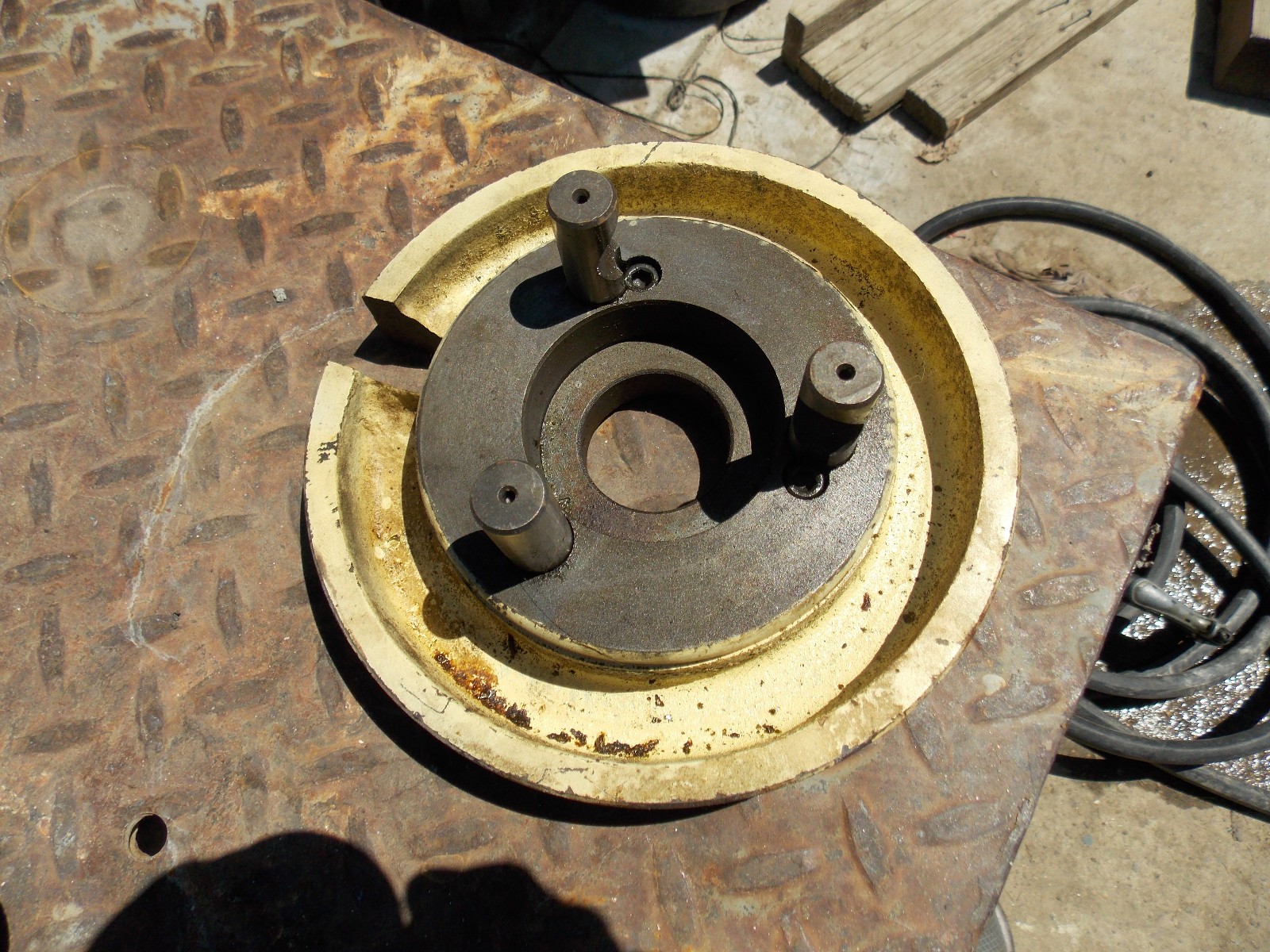 7″ LATHE FACE PLATE has 5/8″ CAM LOCK 3 pins, 2 13/16 center to center