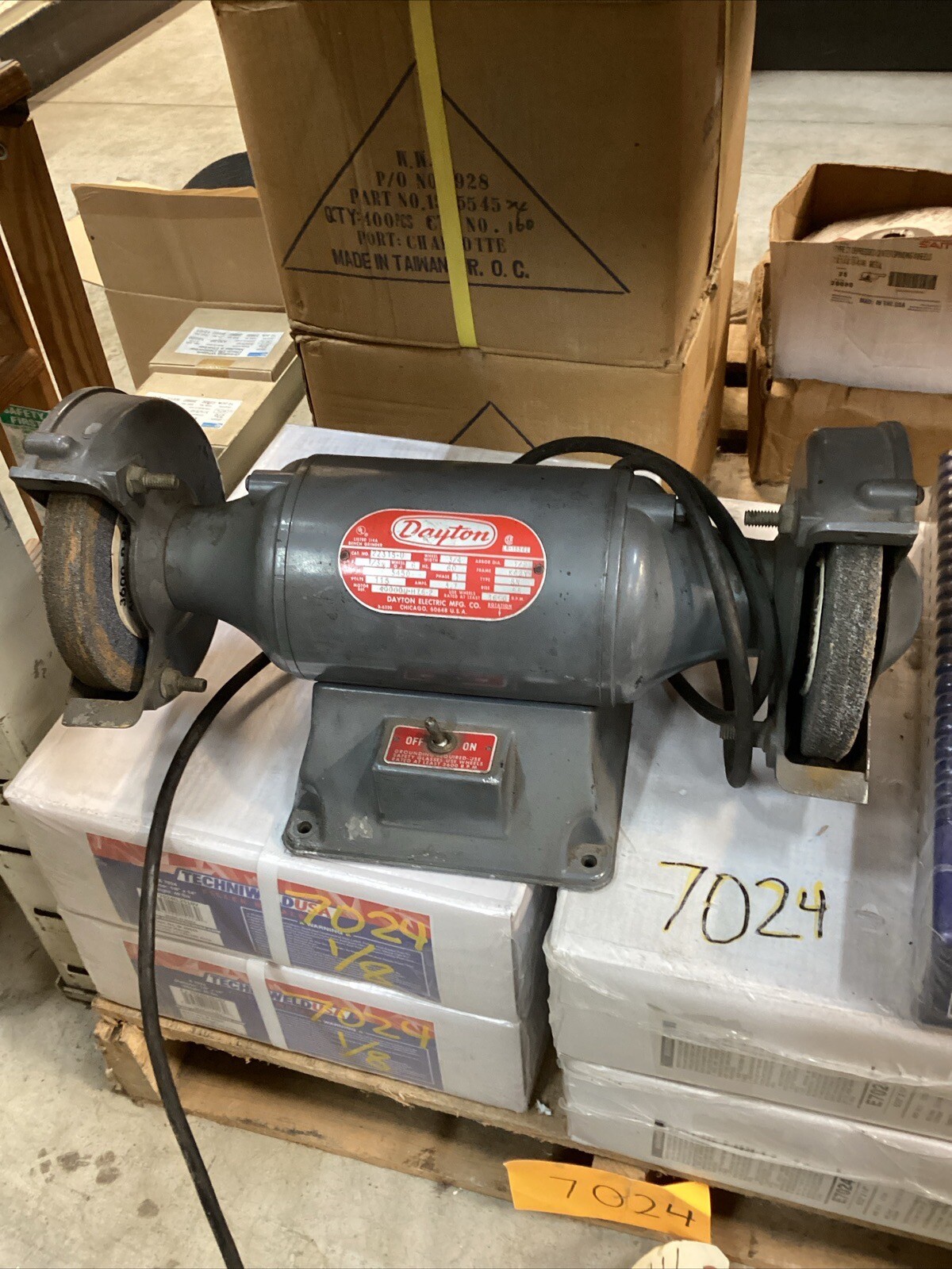 2Z315U Vintage 1/3hp. Dayton 3600rpm Commercial 6” Bench Grinder 1/2”arbor 114A