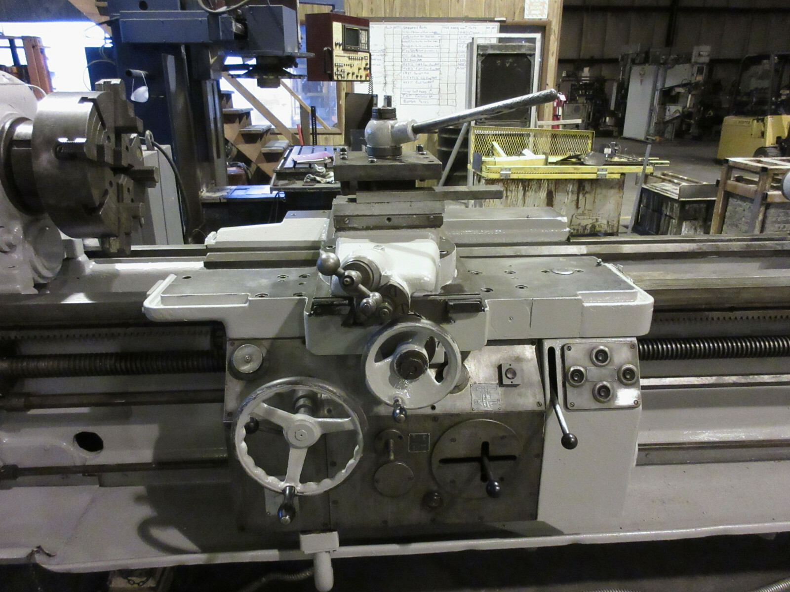 TOS 28″ x 132″ Geared-Head Heavy Duty Engine Lathe Inch & Metric Threading