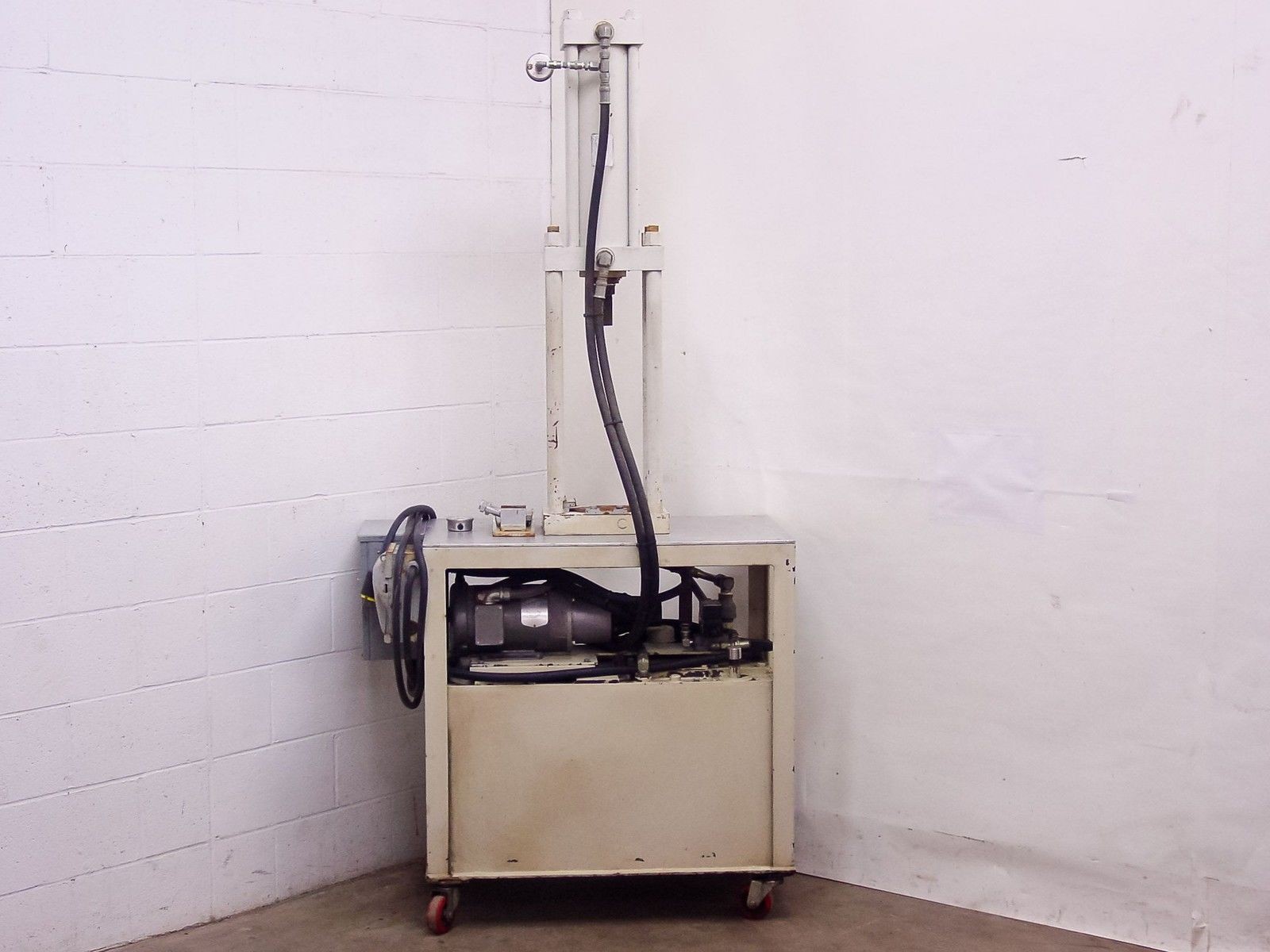 White Hydraulic Press 16″ Stroke 2.5″ Dia Rod 208/220 VAC | 42″ x 24″ x 87″ Tall