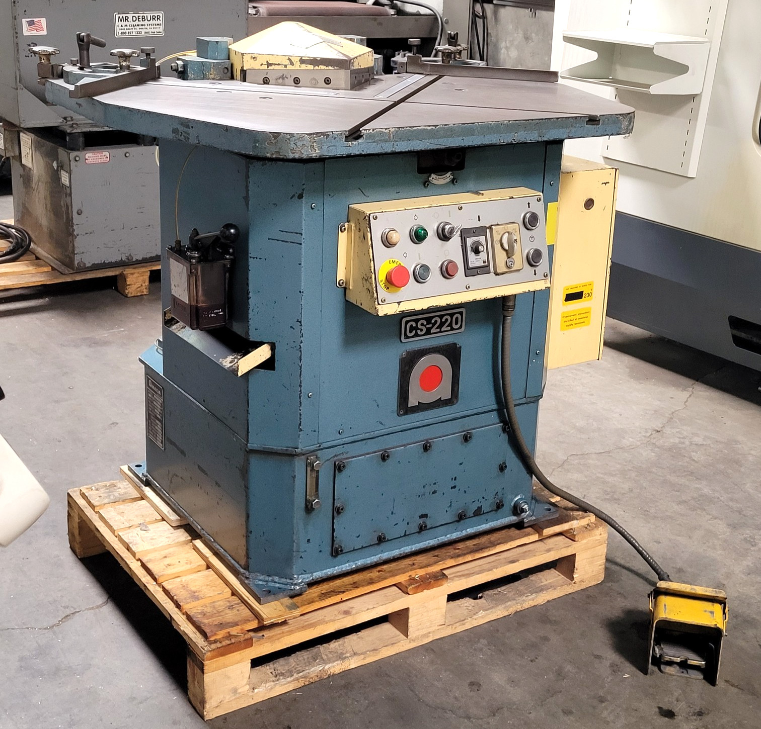 8-5/8″ X 8-5/8″ AMADA CS-220 HYDRAULIC CORNER NOTCHER, 3PH 2.5KVA, SEE VIDEO