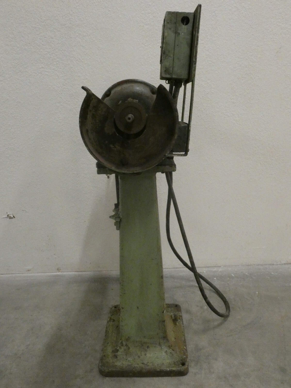 12 in Unbranded Pedestal Grinder