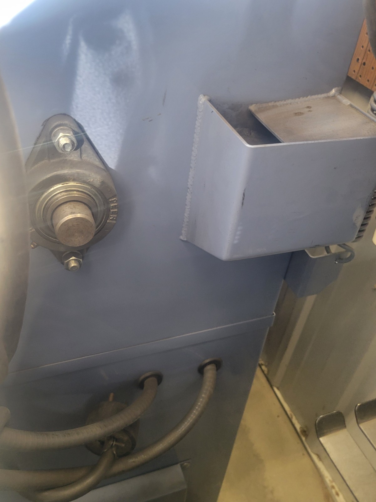 Peterson Machine Tool Co. Large Tumbler with Filtration System and Abrasive