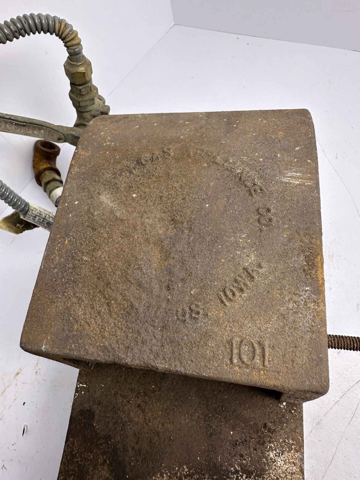 Vintage Johnson No 101 Bench Furnace Cast Iron Gas Forge Blacksmith 1930-1940s