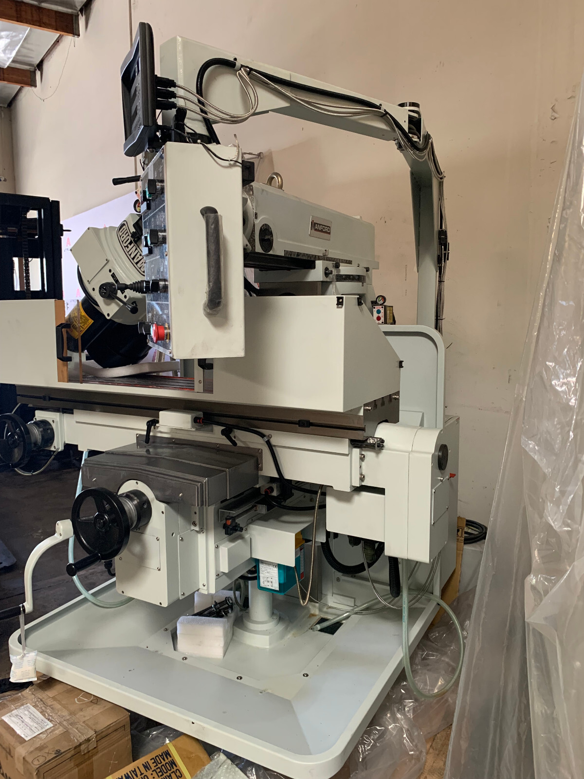 58″ Table HORIZONTAL / VERTICAL TURRET MILLING MODEL: VH-250VS-SP by Manford