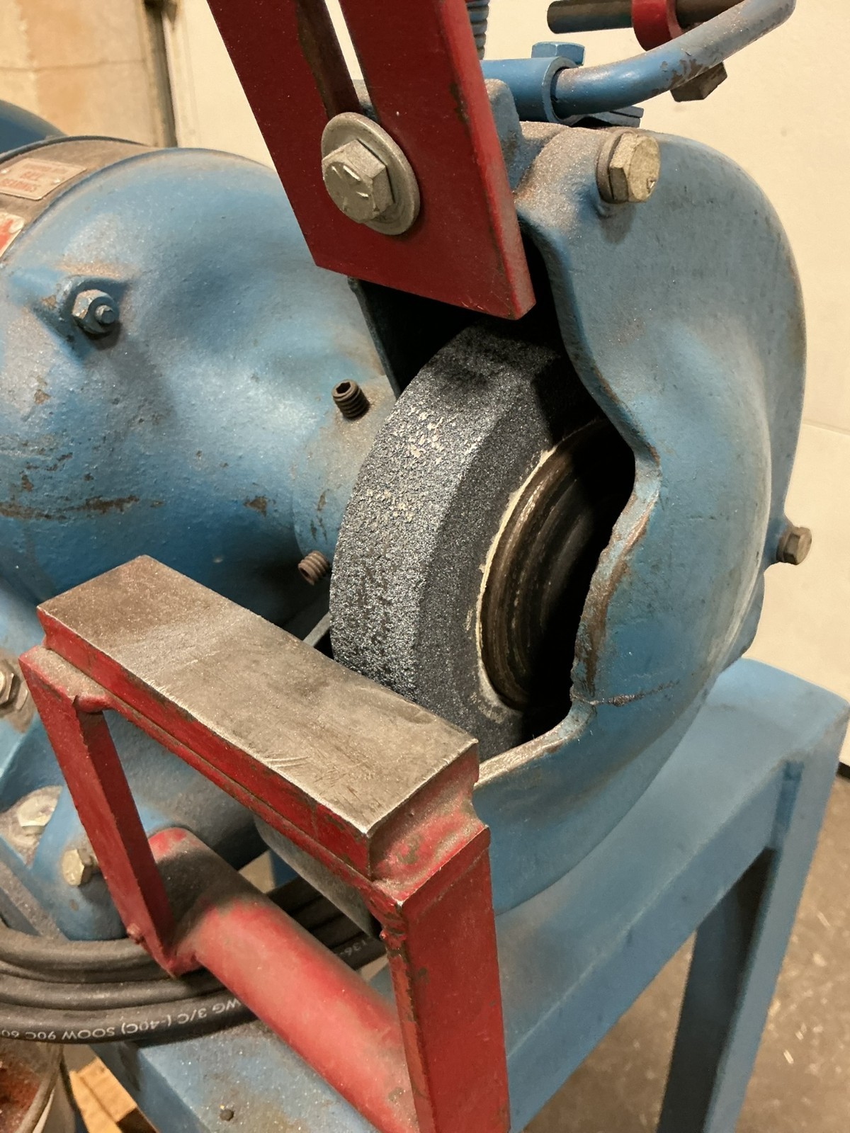 MO-6742, ATLAS GRINDER. 1/3 HP. 110 V. 1 PH. 3450/2850 RPM. 60/50 HZ. 4.6/5.6 A.