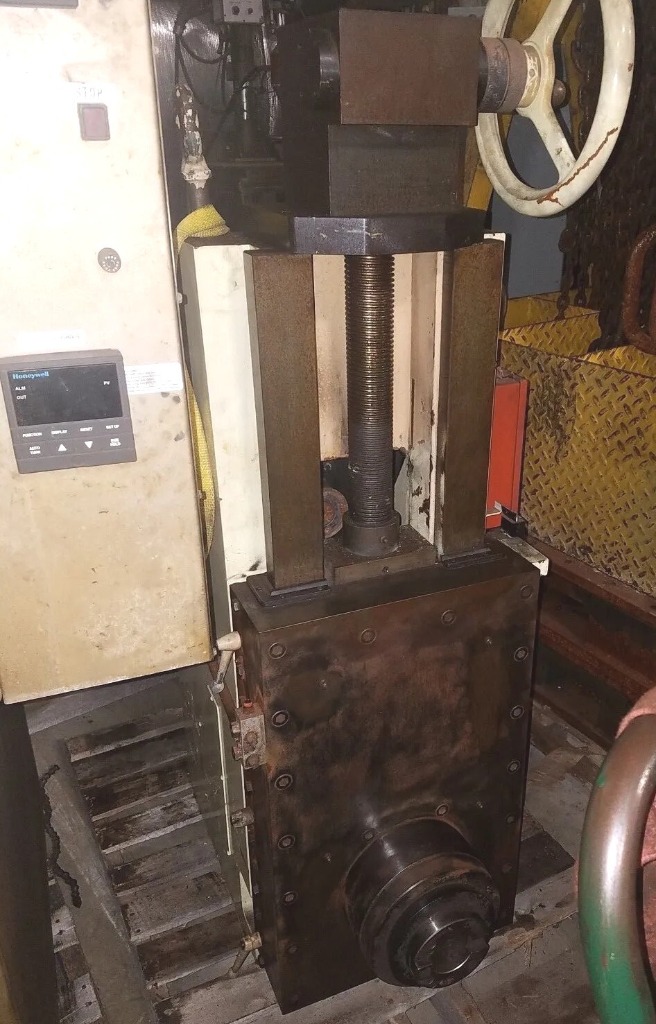 20 Hp. NMTB 50 Taper Spindle mounted in #6500 Russell T. Gillman Dovetail Slide