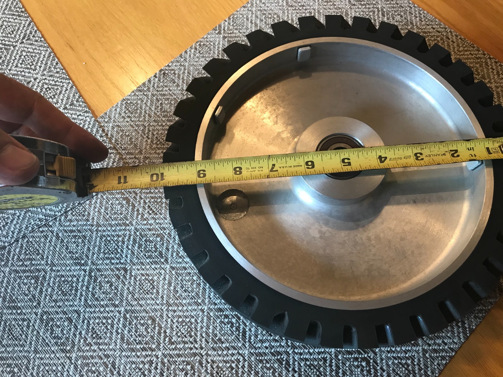 10″ Serrated Rubber Belt Grinder Contact Wheel, 1/2″ inch bore