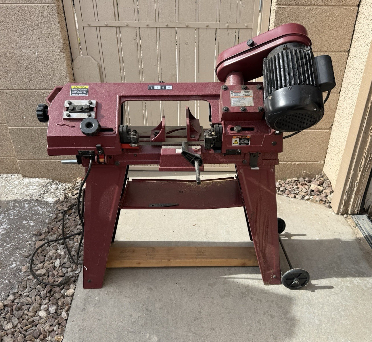 Horizontal Metal Cutting Band Saw on Stand, Corded Electric Manual Geared Head