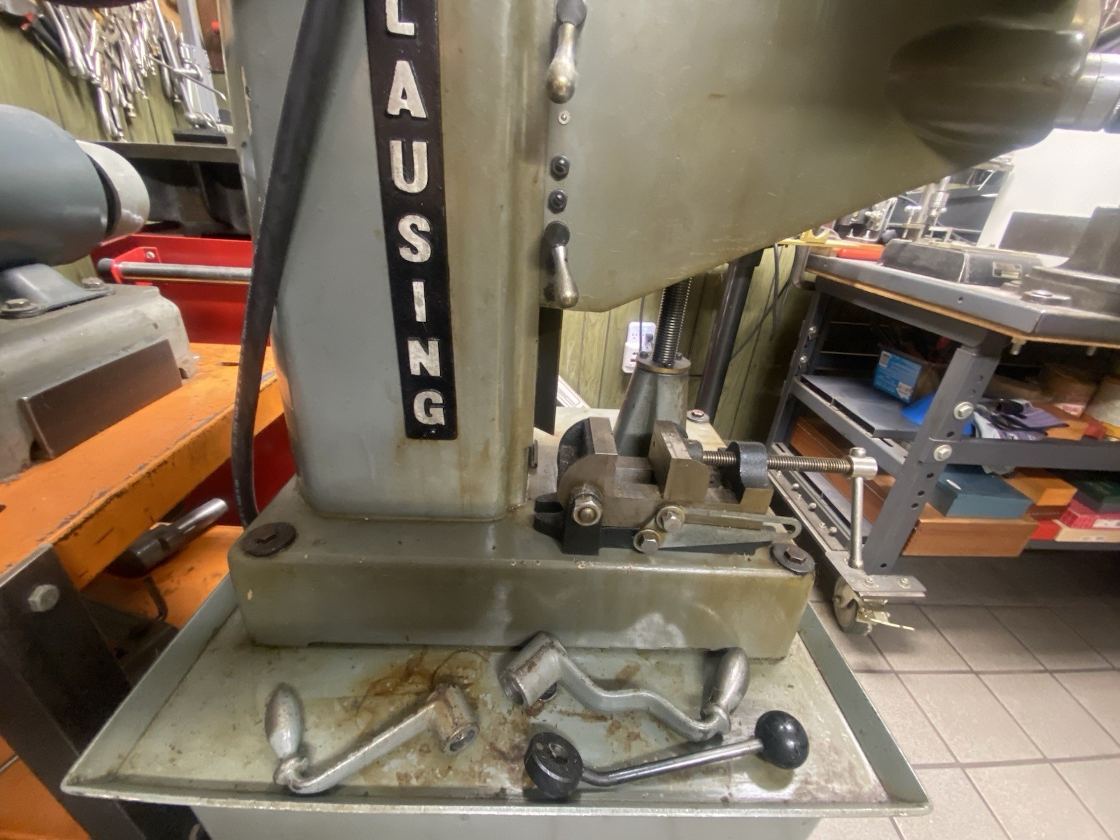 Clausing 8520 Manual Vertical Milling Machine 3/4HP 115/230 V GREAT CONDITION