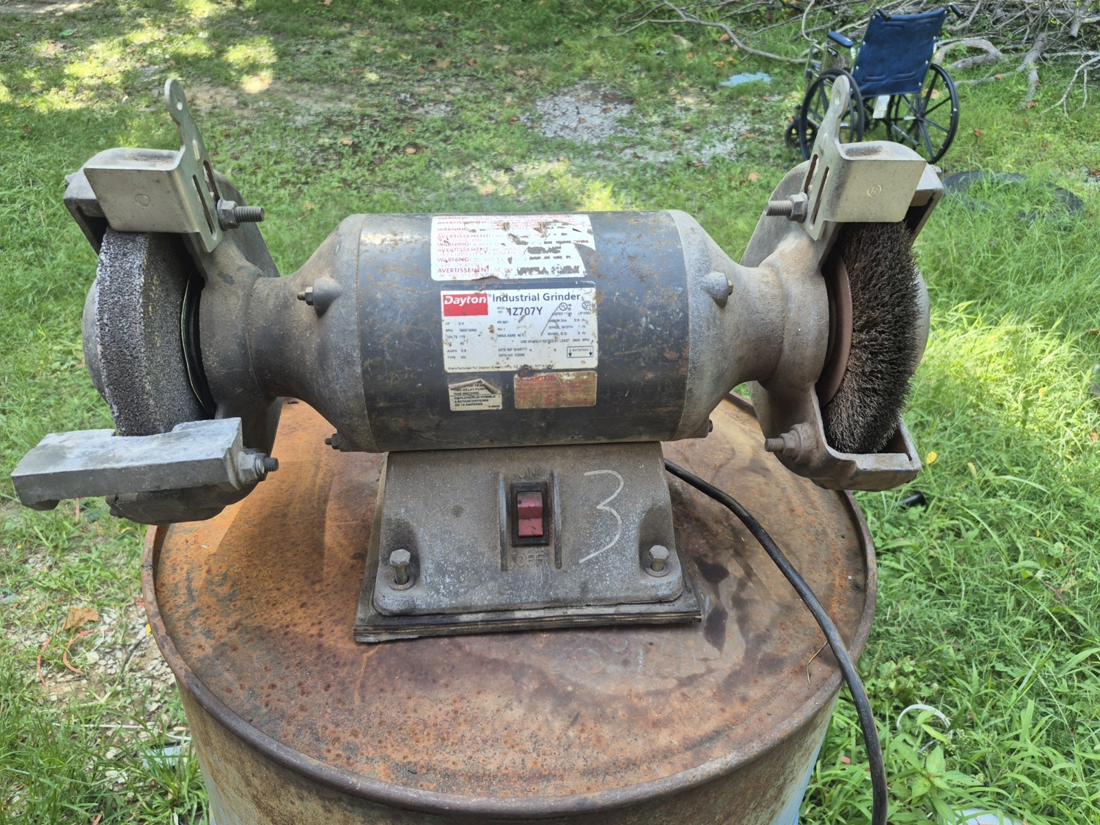DAYTON INDUSTRIAL GRINDER 1Z707Y 3/4 HP 3600 MAX RPM 115 VOLT 5.8 AMP 8″ WHEEL