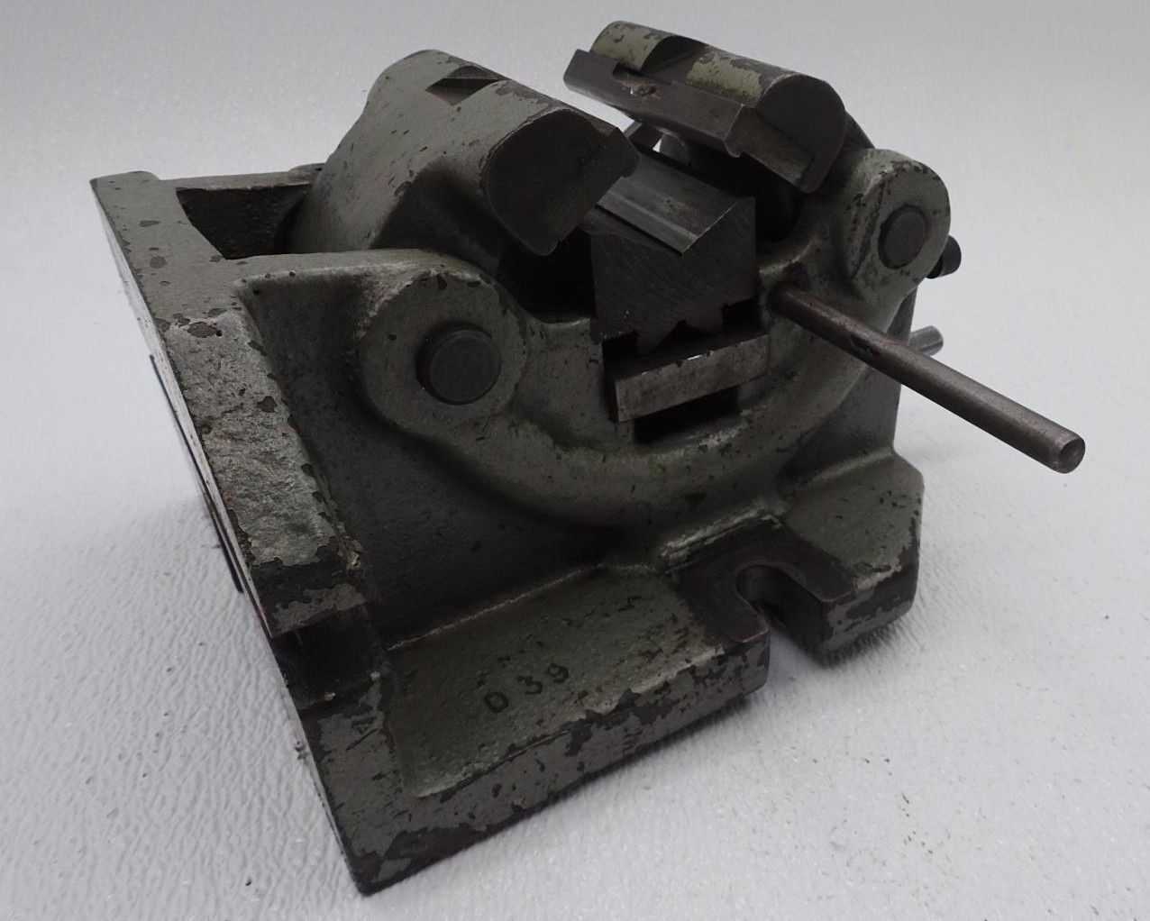 Bison Round Stock Vise – 4″ HORIZONTAL/VERTICAL