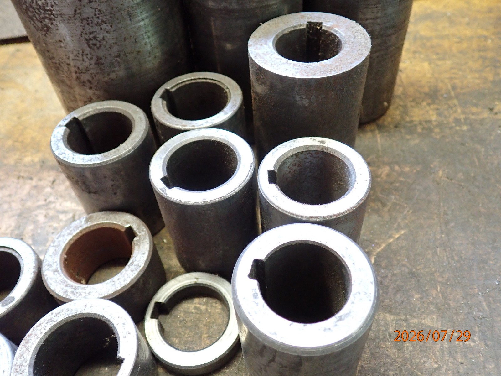 LOT 62: PILE OF HORIZONTAL MILLING MILL MACHINE SPINDLE SPACERS 1″ & 1-1/4″ DIA