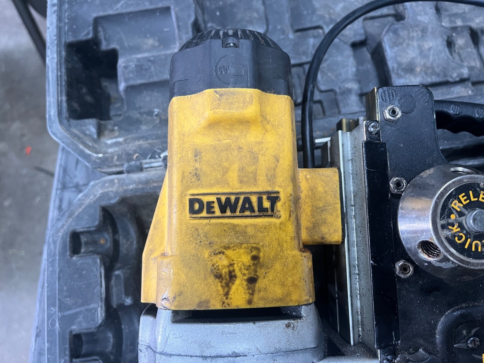 DEWALT Drill Press Magnetic 2-inch 10-Amp (DWE1622K)