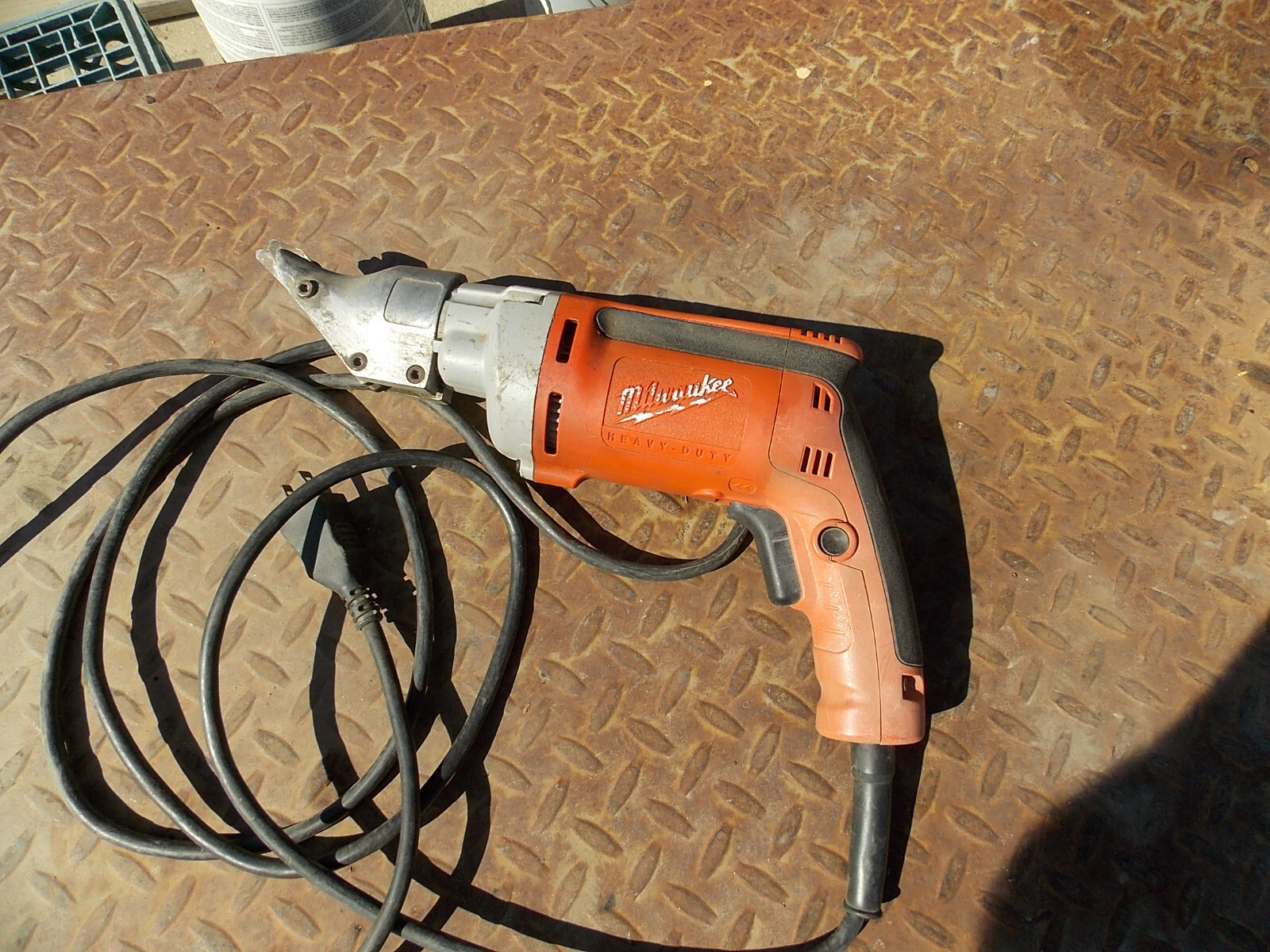 MILWAUKEE 18 GAUGE METAL SHEAR 6852-20 corded electric