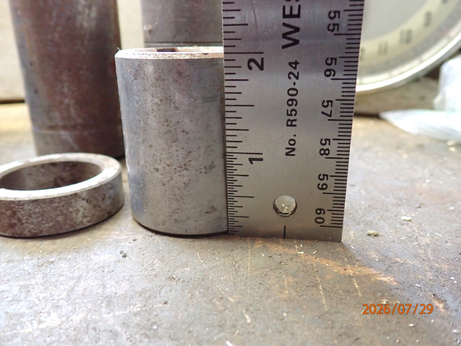 LOT 62: PILE OF HORIZONTAL MILLING MILL MACHINE SPINDLE SPACERS 1″ & 1-1/4″ DIA
