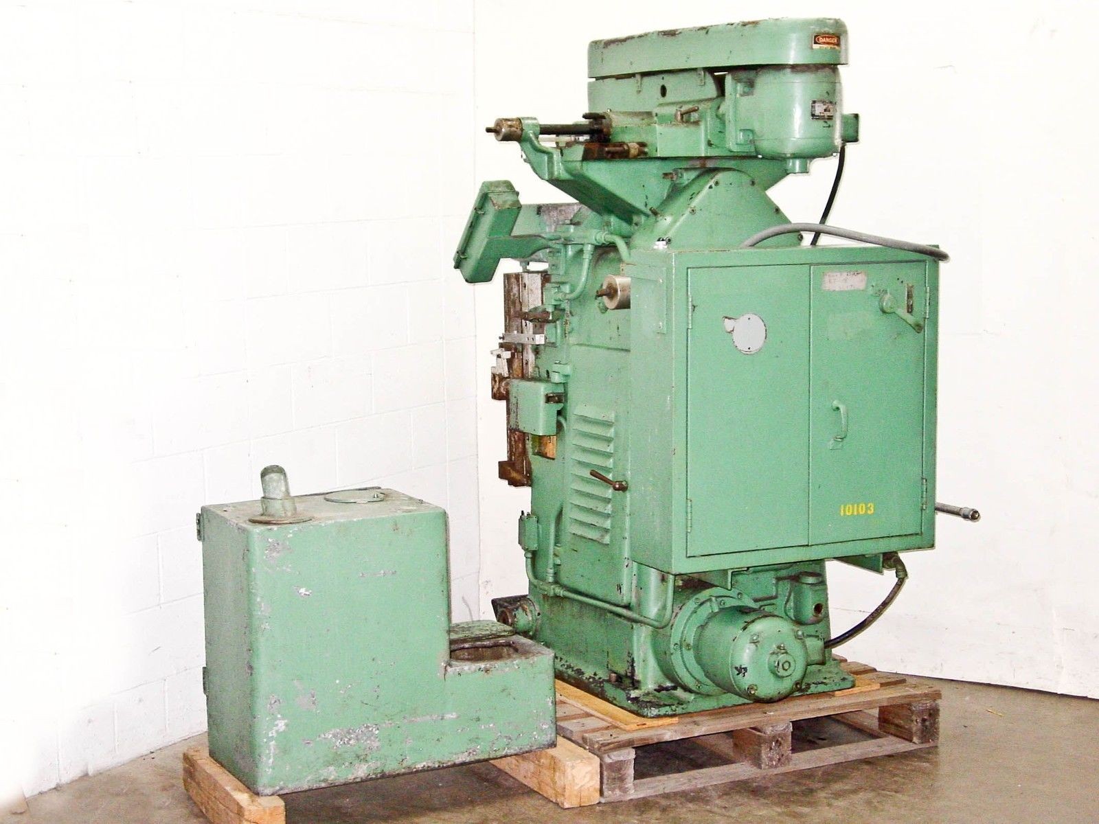 Barnes Desenberg Model 5 Optical Lens Curve Generator Polishing Machine 3/4 HP