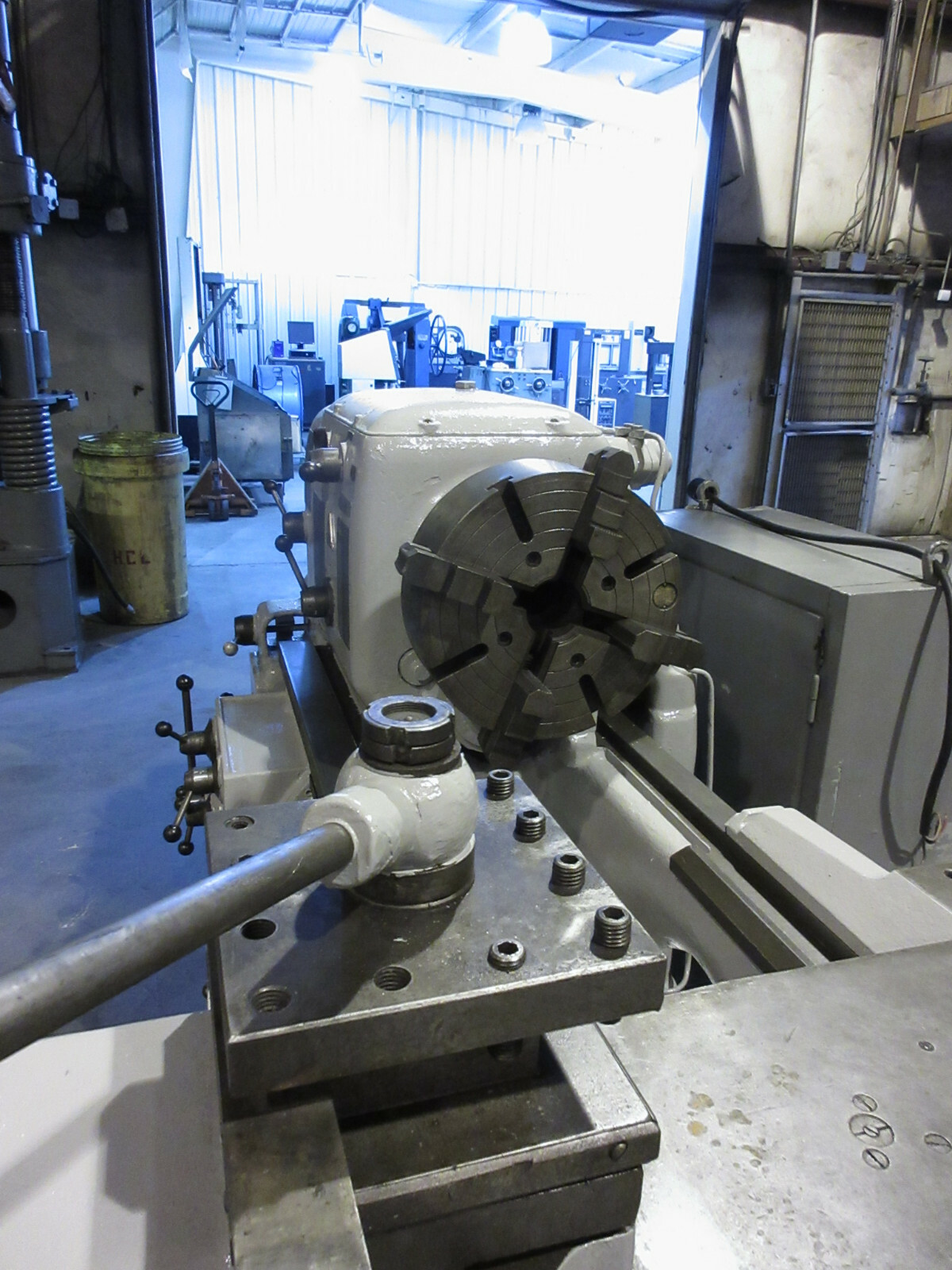 TOS 28″ x 132″ Geared-Head Heavy Duty Engine Lathe Inch & Metric Threading
