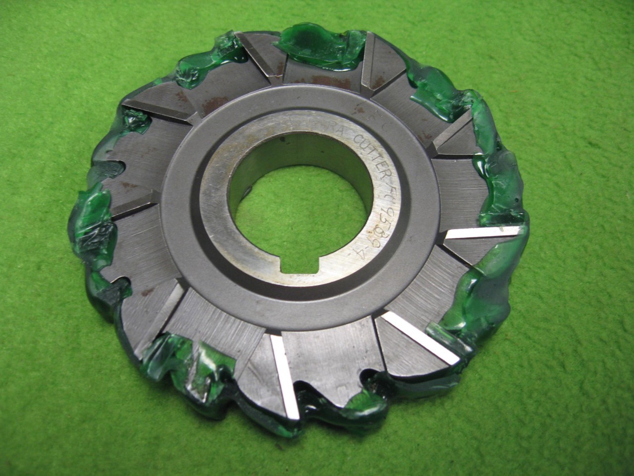 STAGGERED SIDE MILLING CUTTER 3-15/16 x 9/16 x 1-1/4