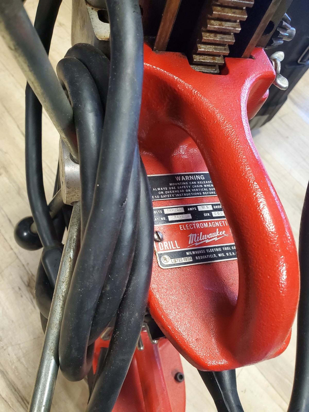 Milwaukee 4202 Heavy Duty Electromagnetic Drill Press 120V 12.5A