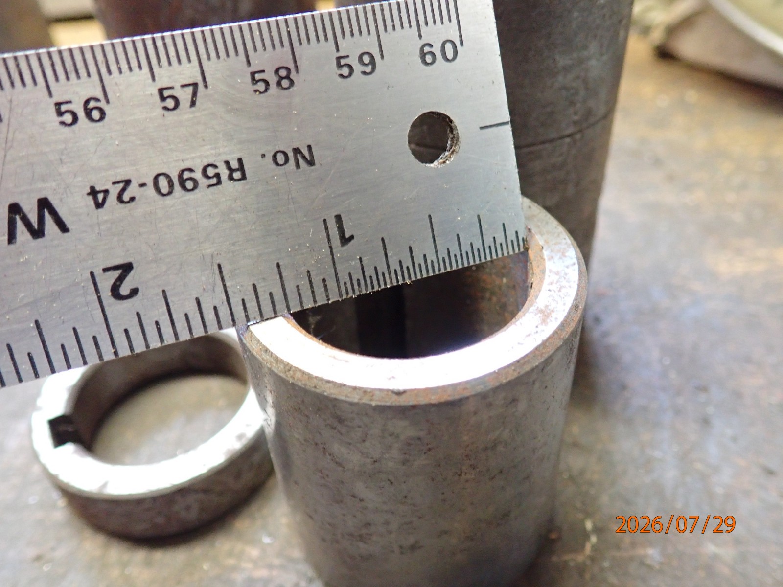 LOT 62: PILE OF HORIZONTAL MILLING MILL MACHINE SPINDLE SPACERS 1″ & 1-1/4″ DIA