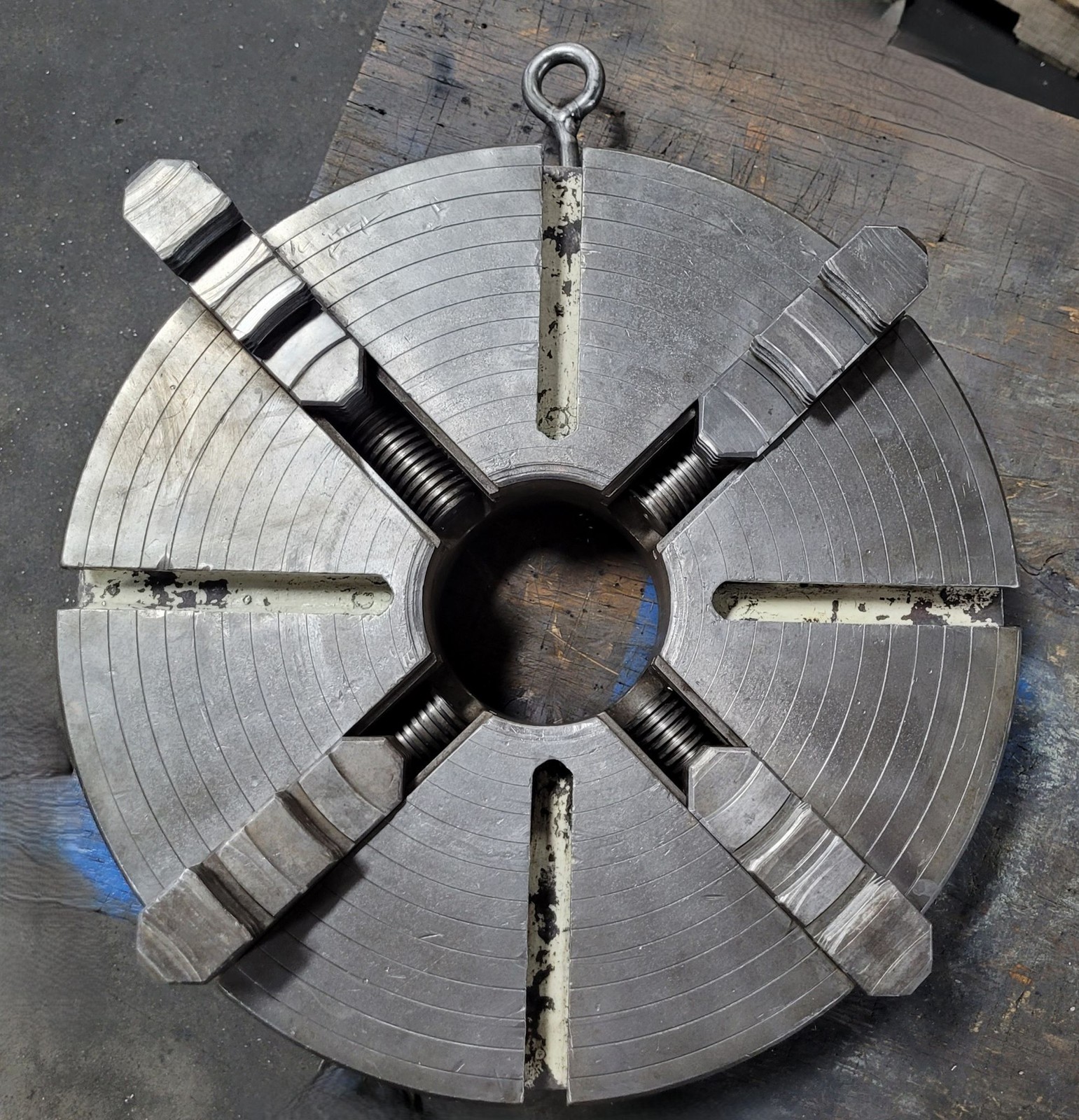 17-1/2in Bison Lathe Chuck – 4 Jaws – D1-8 Camlock