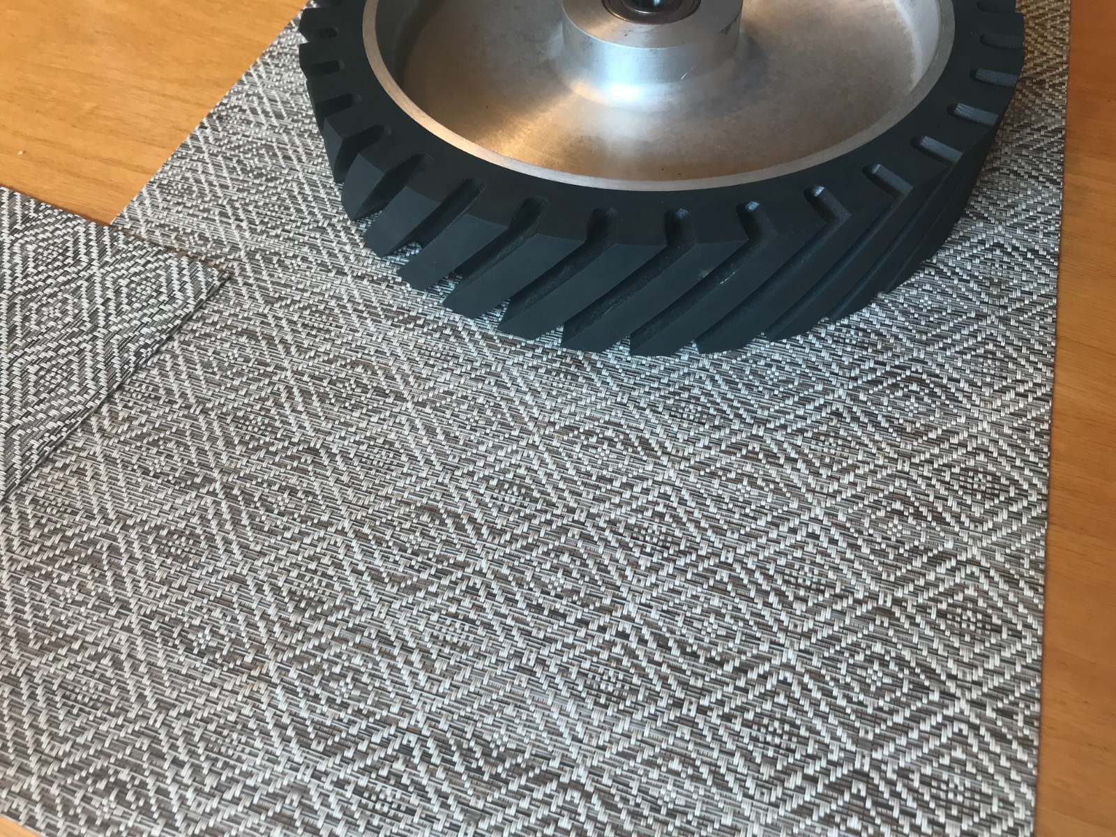 10″ Serrated Rubber Belt Grinder Contact Wheel, 1/2″ inch bore