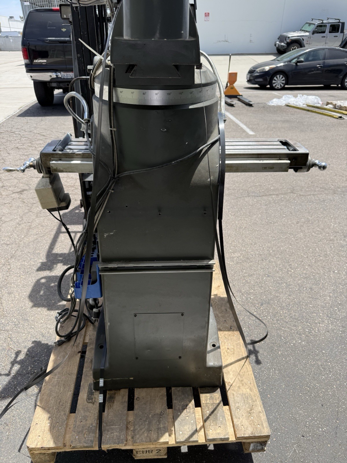 Vertical Mill With 4 Foot Stage