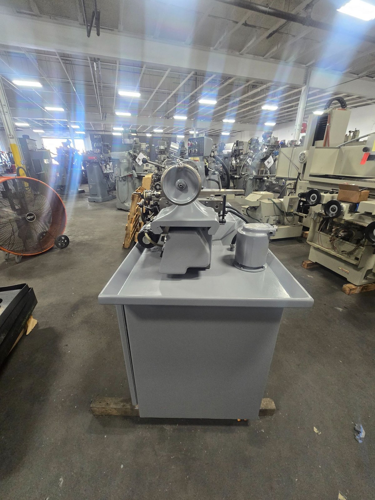 11”x18” Hardinge HLV-H-EM Tool Room Lathe w/Inch/Metric