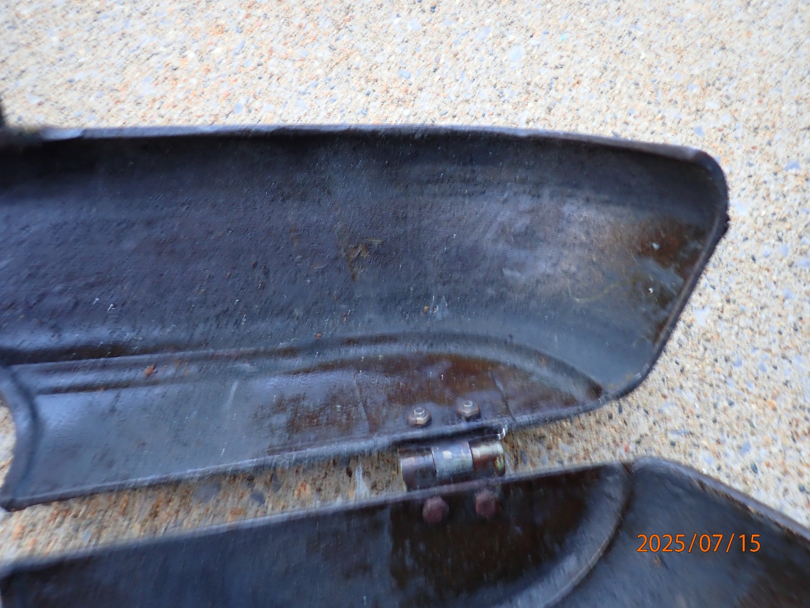 LOT L: VINTAGE EARLY WALKER TURNER 20″ DRILL PRESS CAST IRON BELT COVER ASSEMBLY