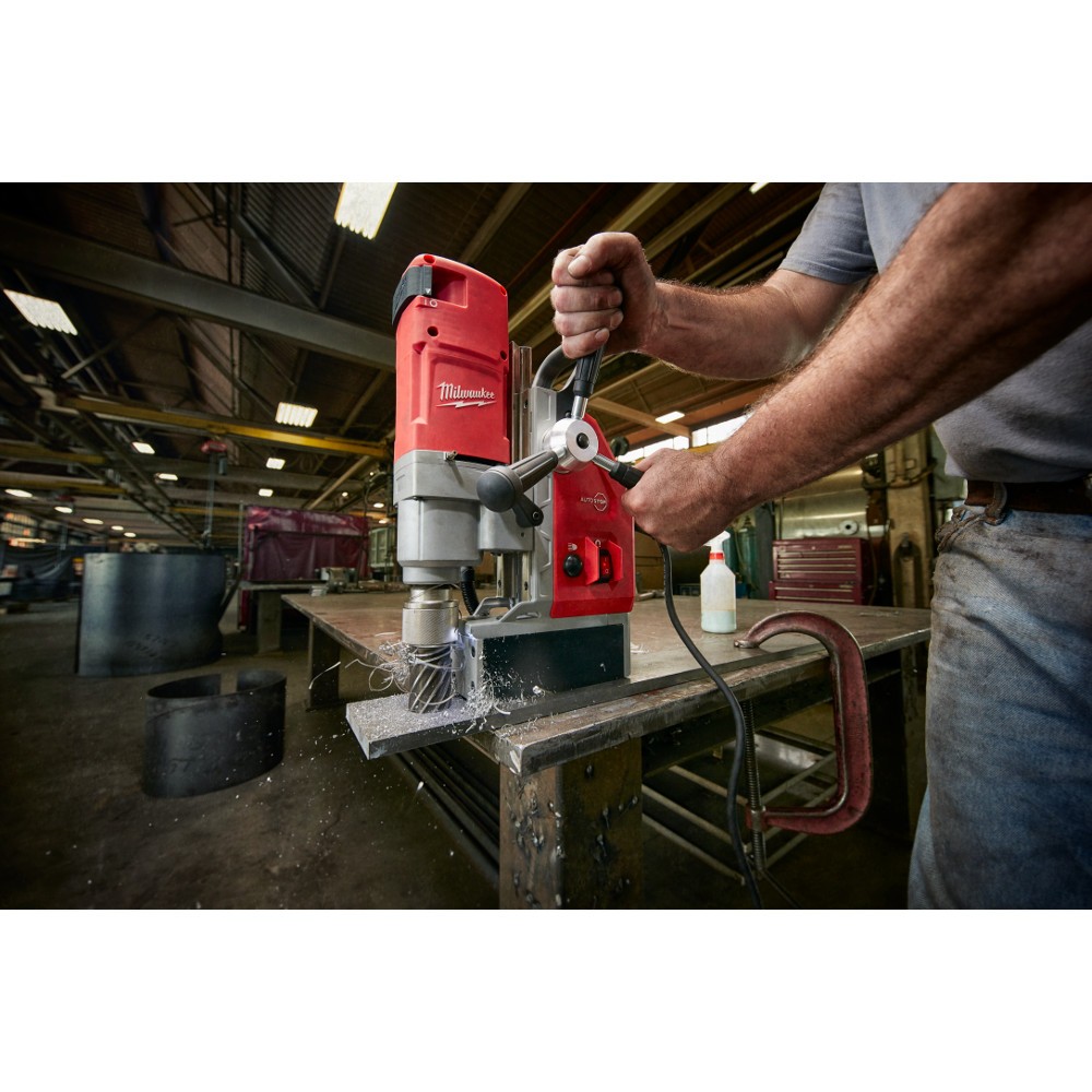 Milwaukee 4272-21 1-5/8″ Auto-Stop Electromagnetic Drill Kit with Carrying Case