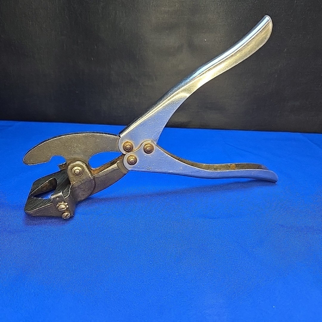 MetalMitre Sheet Metal Notcher Sheet Metal Cutting Tool Handle (No Die Included)