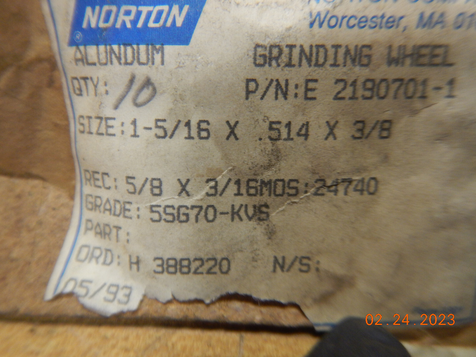 PILE OF NEW OLD STOCK SMALL BLUE NORTON GRINDING GRINDER WHEELS W/ RADIUS