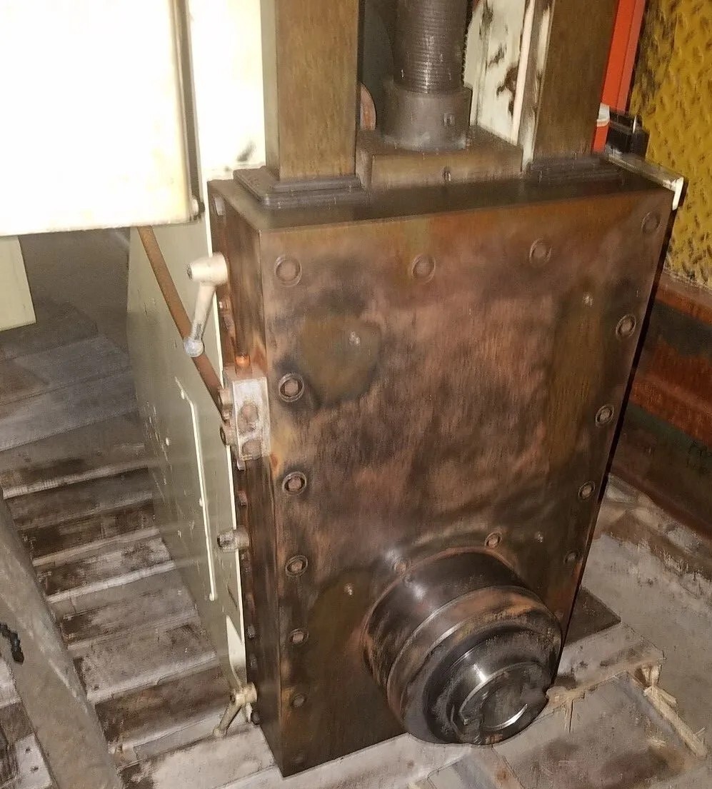 20 Hp. NMTB 50 Taper Spindle mounted in #6500 Russell T. Gillman Dovetail Slide