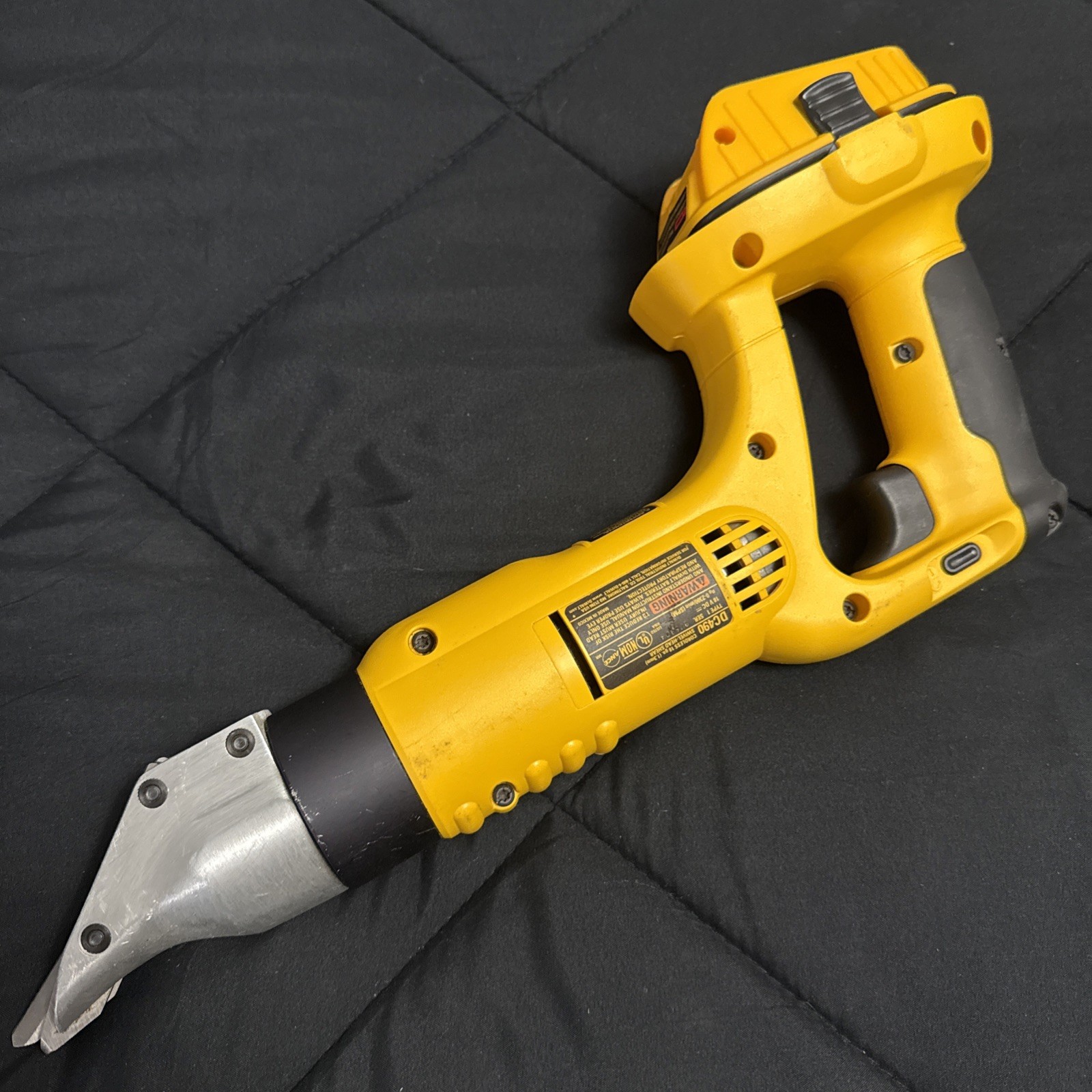 DC490 Dewalt 18V Cordless 18GA Swivel-head Shears With 20V Adapter
