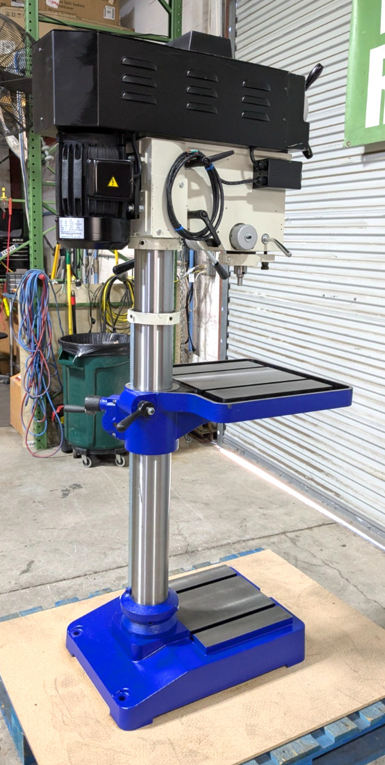 Vectrax Mill / Drill 20" Swing 2hp 220V 3ph 3MT RF-401V/3VTX *Scratch &a