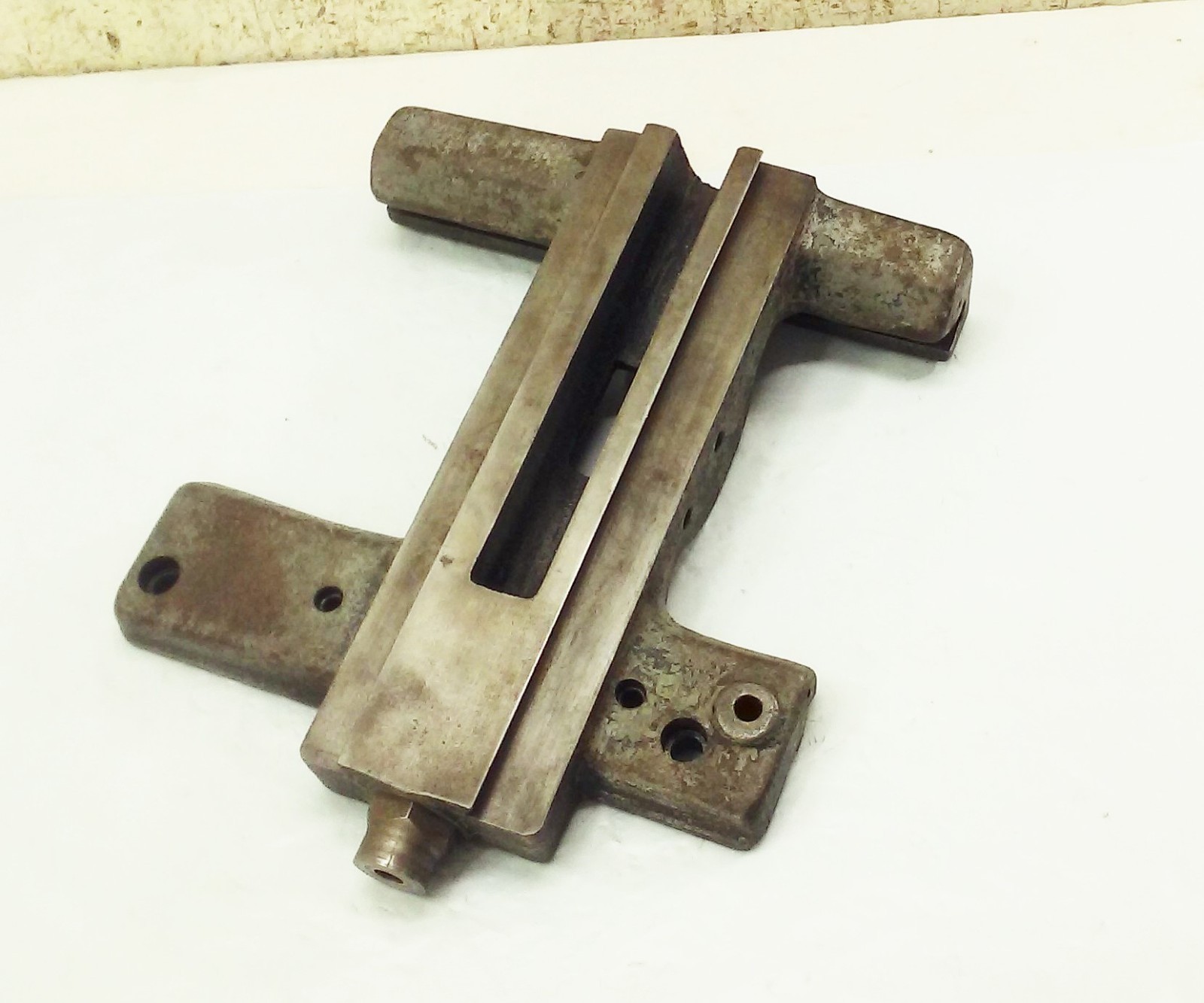 Logan Montgomery Ward 10″ Metal lathe carriage saddle casting w/ rear gib
