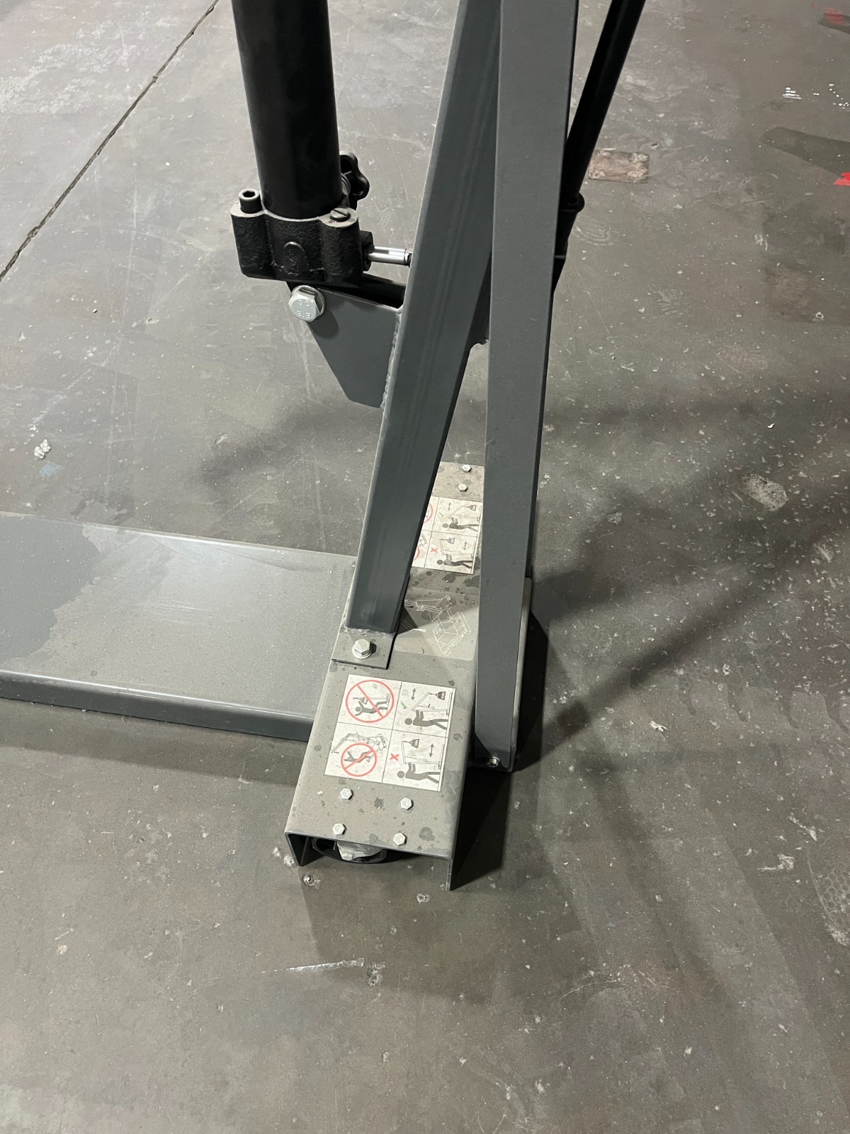 Haas Shop Lift – portable hydraulic floor hoist