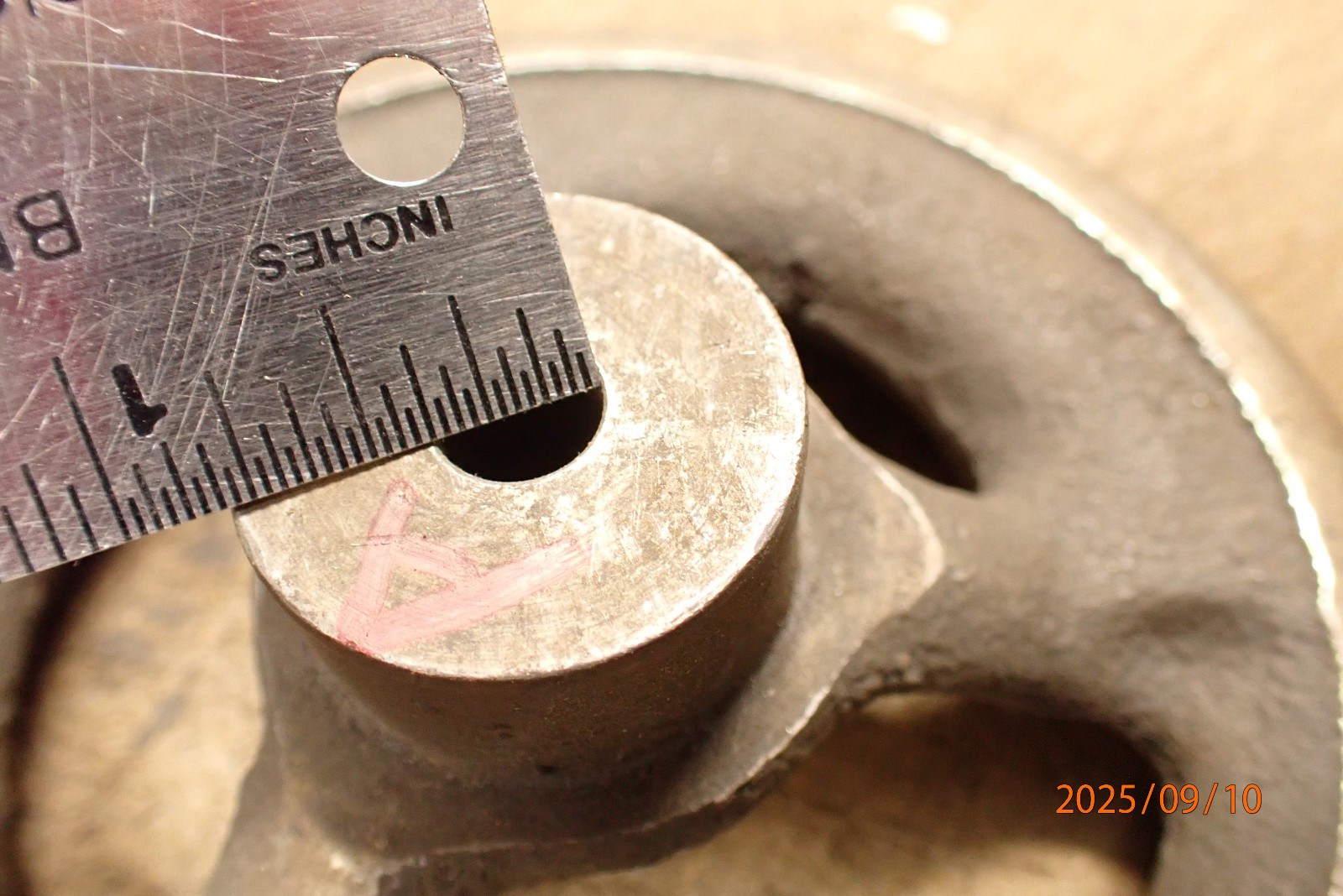 LOT A VINTAGE CAST IRON SMALL MACHINE HANDWHEEL BLANK