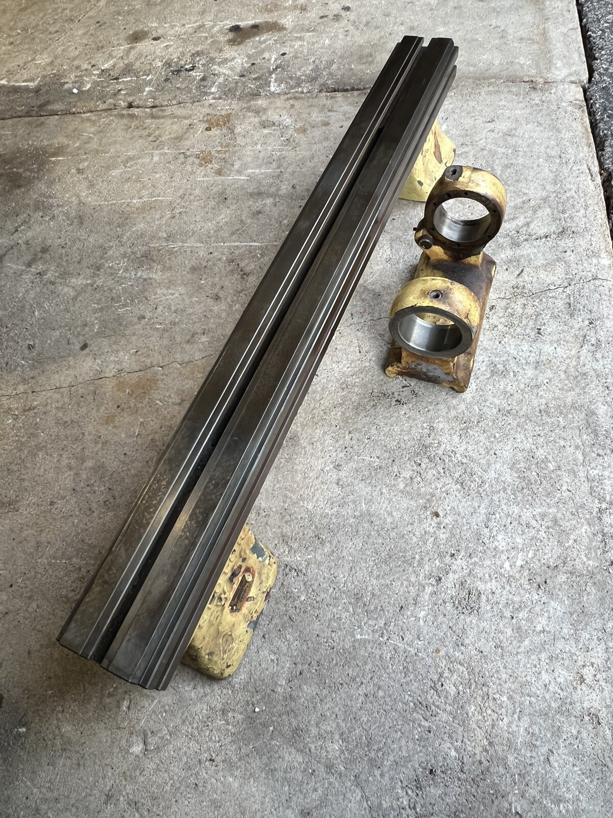 Habegger-Netor JH 102 Metal Lathe Bed And Headstock Casting