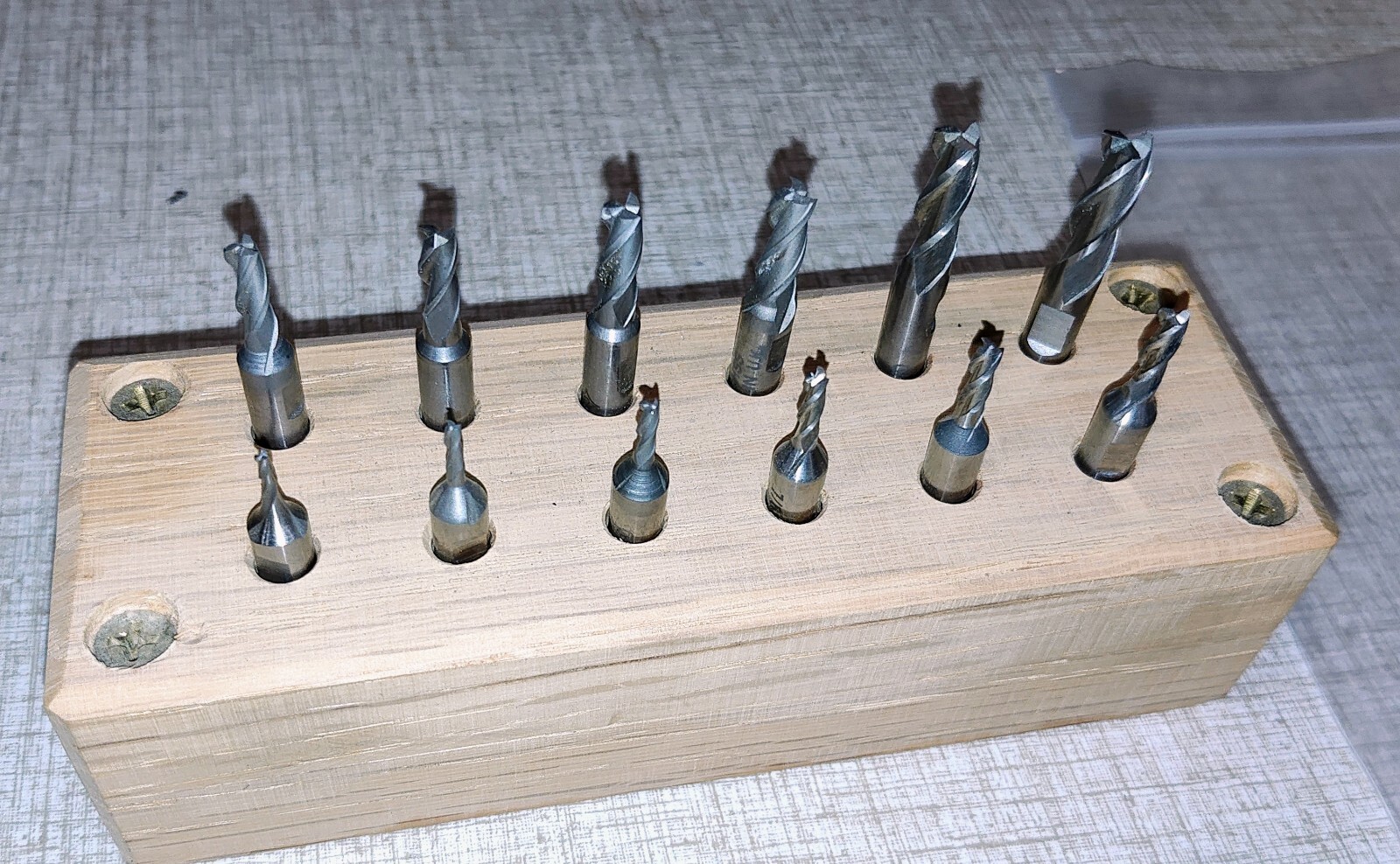 End Mill Set, 1/4″ Shank 12 Sizes in Oak Block 1/16″ – 1/4″ by 64ths F15X