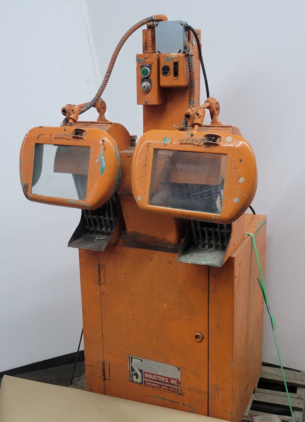 Surty Industries Dual Polishing / Finishing / Grinding Machine 1.5 HP Variable